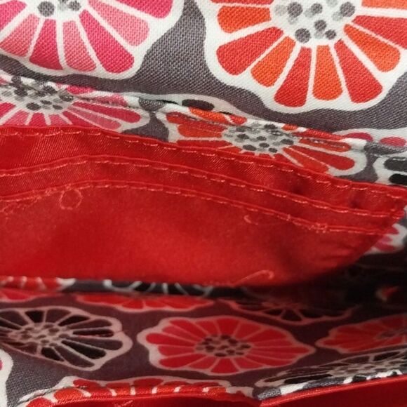 VERA BRADLEY Floral WRISTLET  and Free Quilted Women's Cosmetic Case.  EUC - Picture 7 of 11